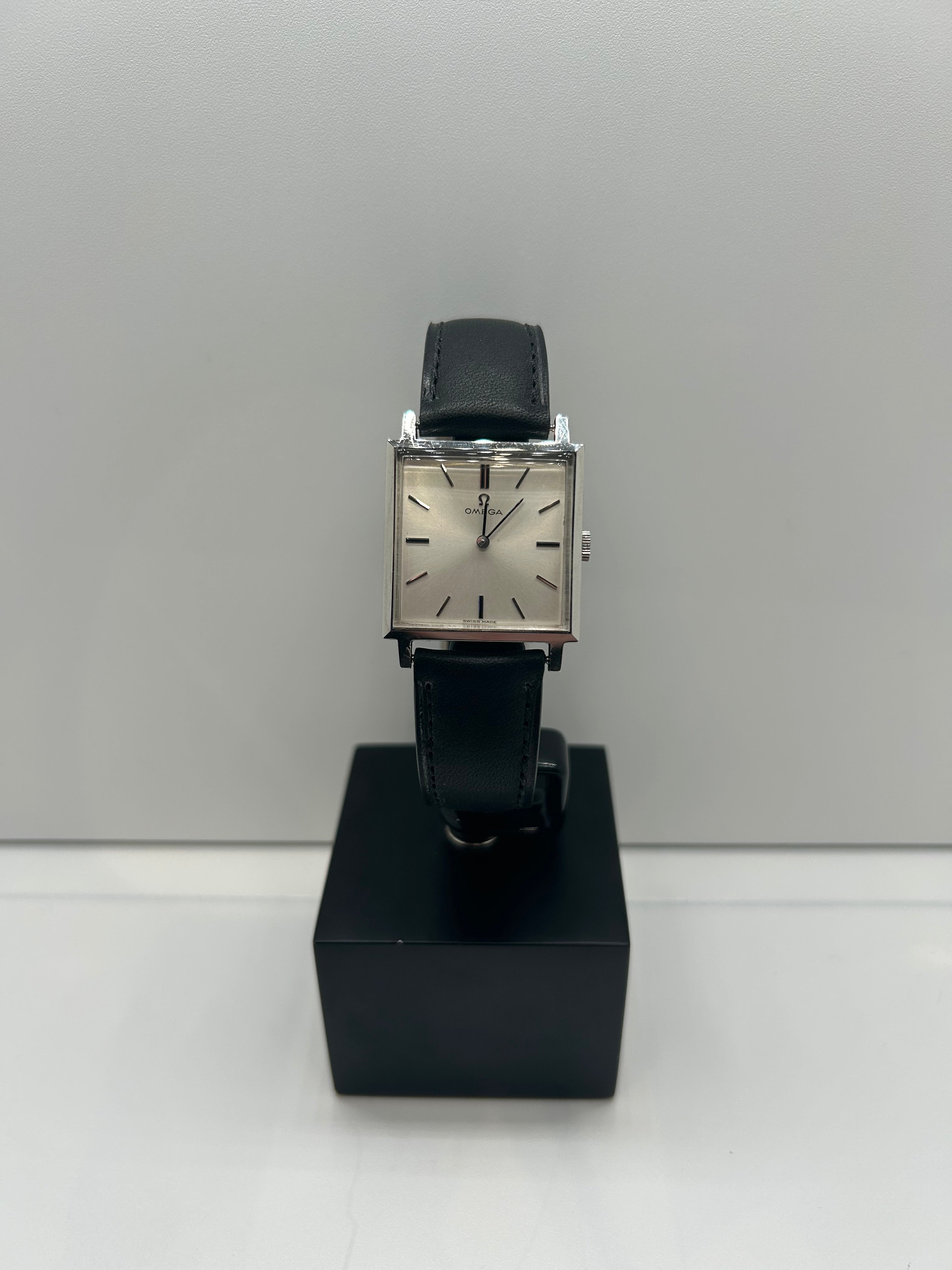 Omega Carré
