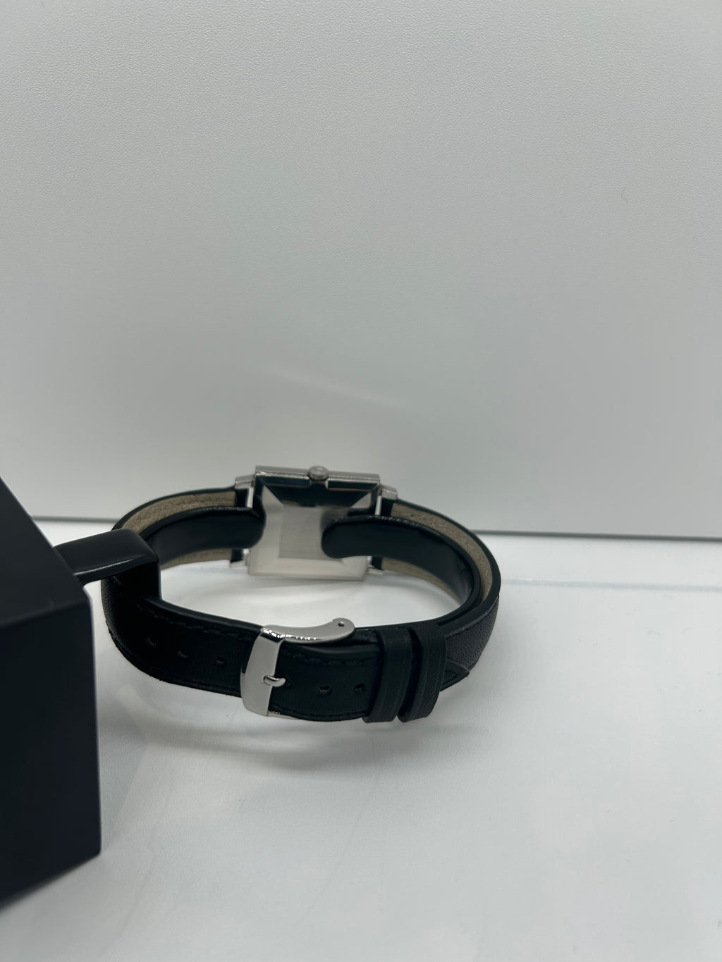 Omega Carré
